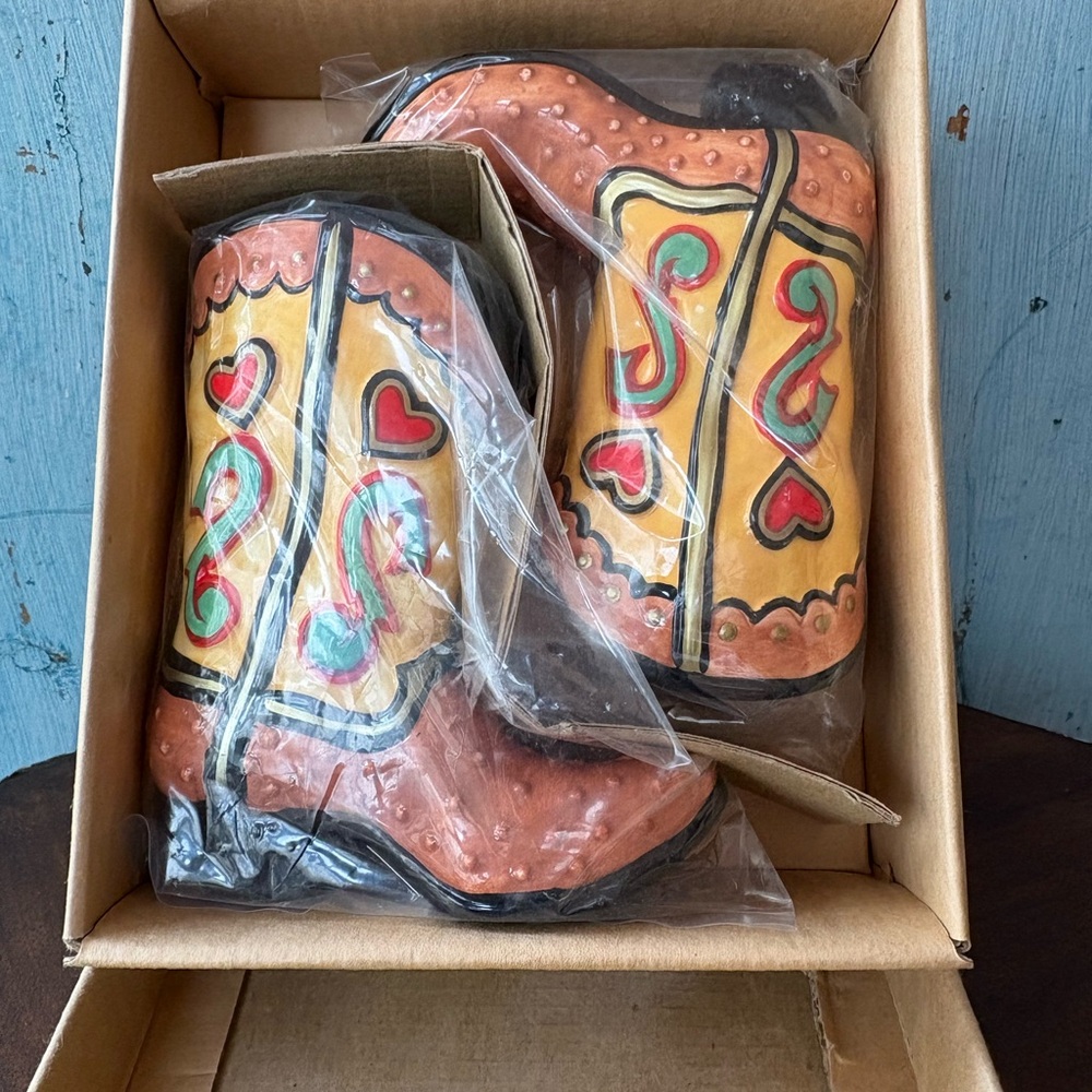 Colorful Ceramic Cowboy Boots Vintage Salt & Pepper Shakers, new in original box - Picture 7 of 10